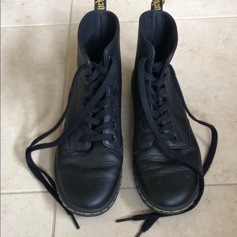 Dr. Martens Leyton size US 6/EU 37 (fits like 6.5)